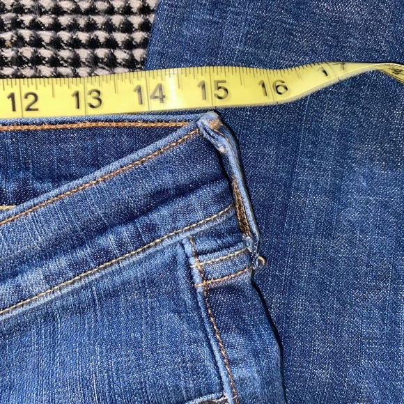 Old Navy 4 Short Sweetheart Denim Jeans - Picture 4 of 6